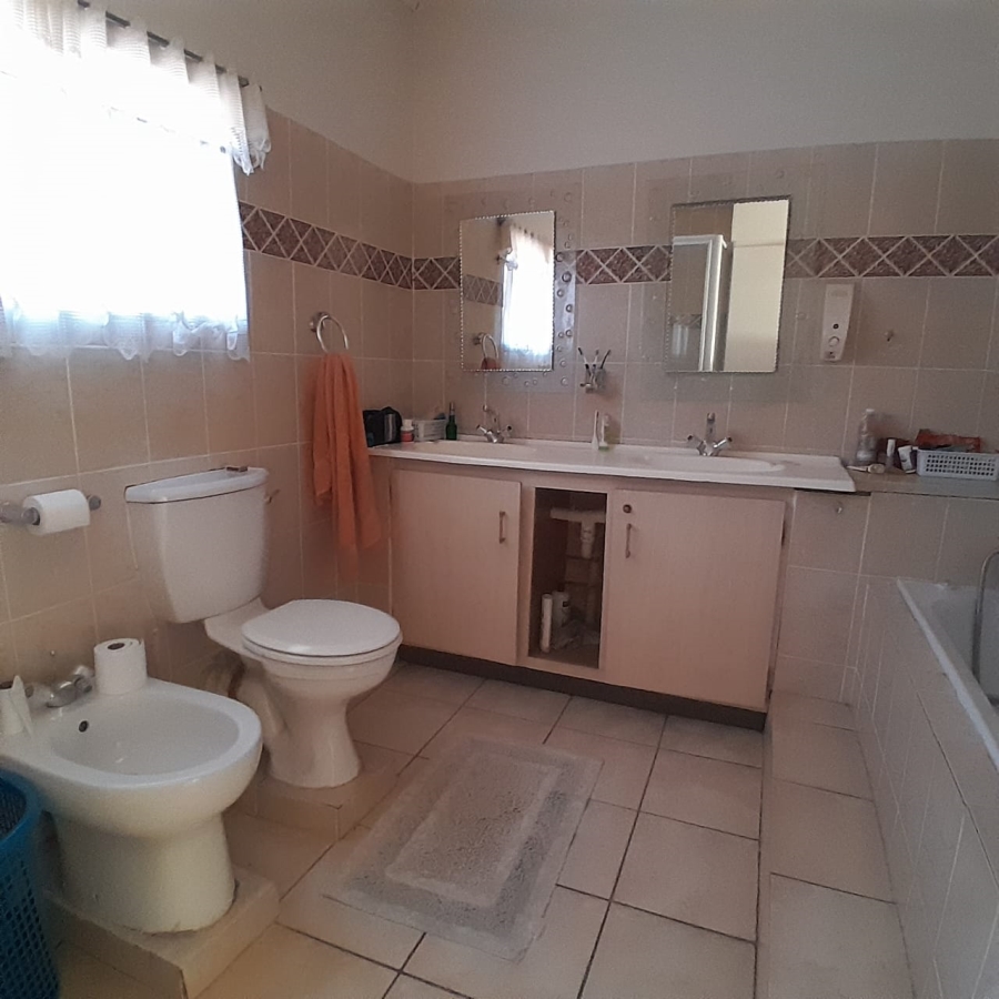 4 Bedroom Property for Sale in Schietfontein North West